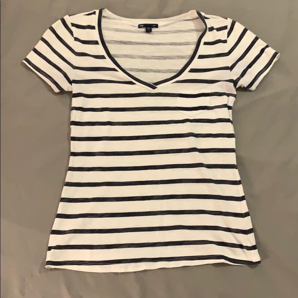Gap White and Navy Striped V-neck XS